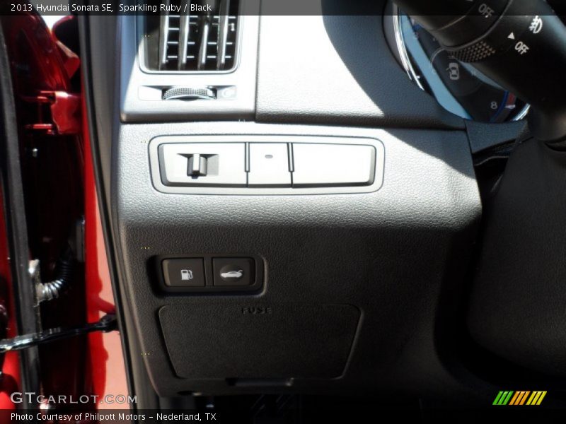 Sparkling Ruby / Black 2013 Hyundai Sonata SE