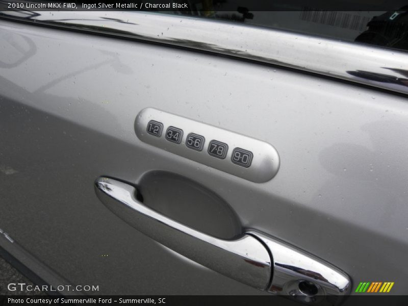 Ingot Silver Metallic / Charcoal Black 2010 Lincoln MKX FWD