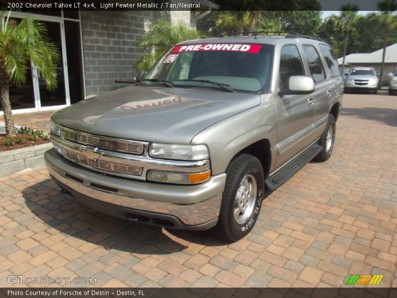 Light Pewter Metallic / Tan/Neutral 2002 Chevrolet Tahoe LT 4x4