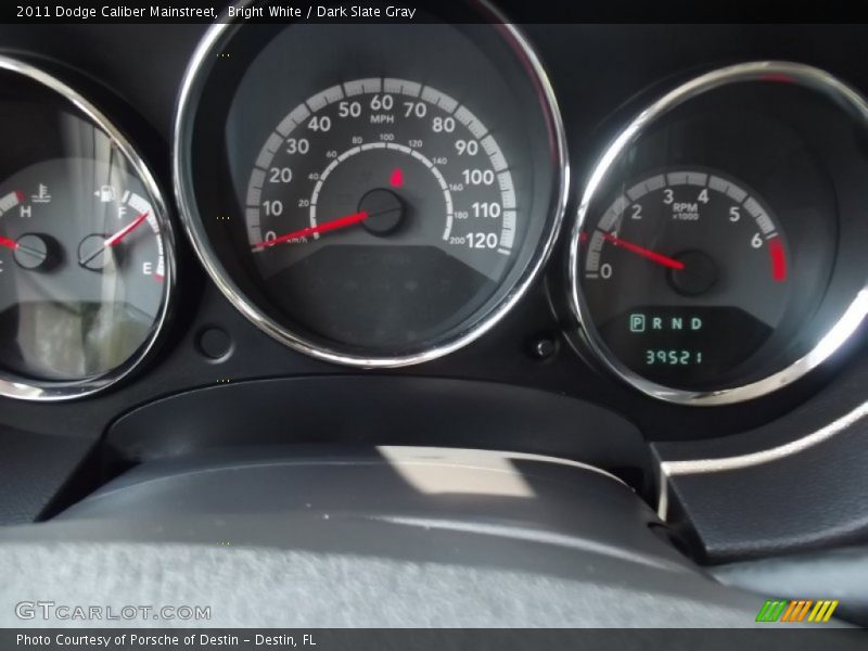 Bright White / Dark Slate Gray 2011 Dodge Caliber Mainstreet