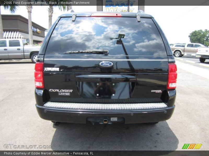 Black / Medium Parchment 2005 Ford Explorer Limited