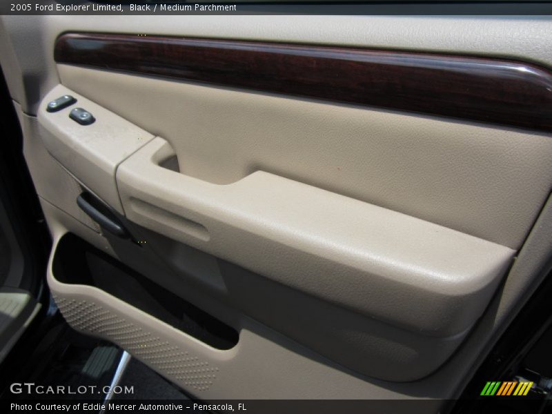 Black / Medium Parchment 2005 Ford Explorer Limited