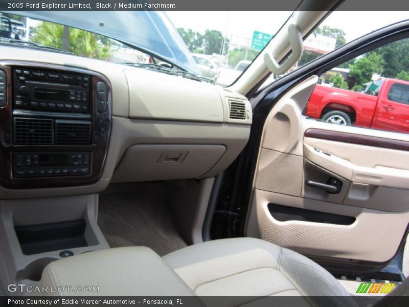 Black / Medium Parchment 2005 Ford Explorer Limited