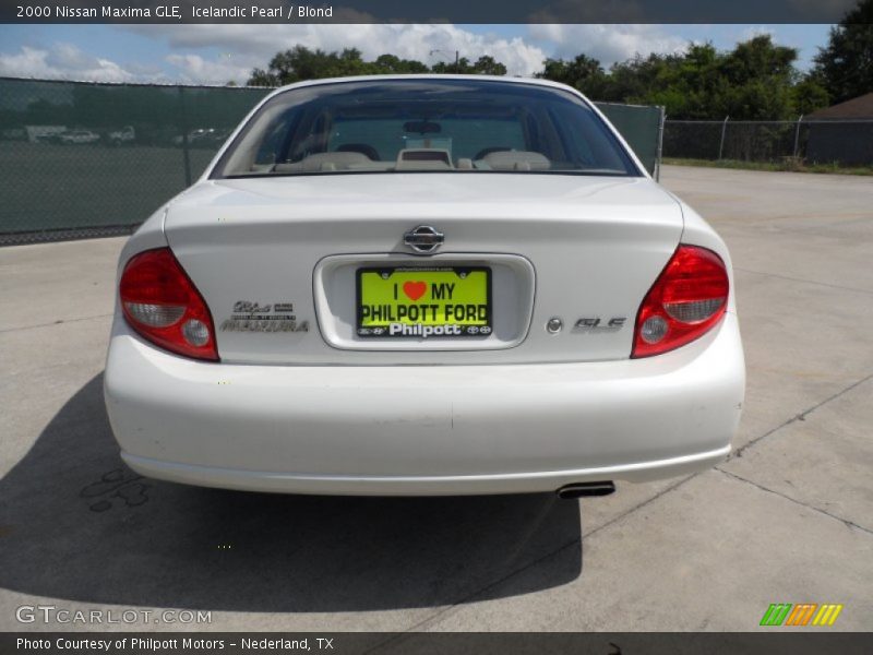 Icelandic Pearl / Blond 2000 Nissan Maxima GLE