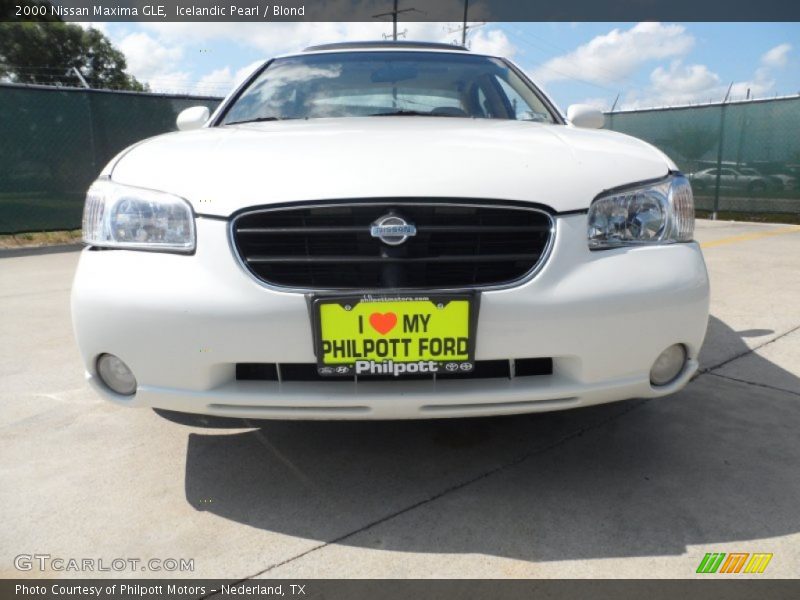 Icelandic Pearl / Blond 2000 Nissan Maxima GLE
