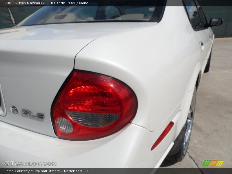 Icelandic Pearl / Blond 2000 Nissan Maxima GLE