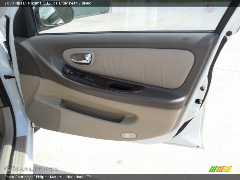 Icelandic Pearl / Blond 2000 Nissan Maxima GLE