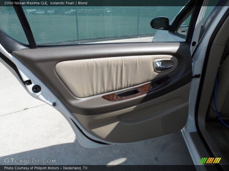 Icelandic Pearl / Blond 2000 Nissan Maxima GLE