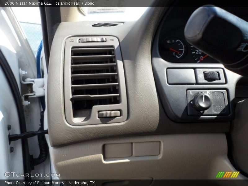 Icelandic Pearl / Blond 2000 Nissan Maxima GLE