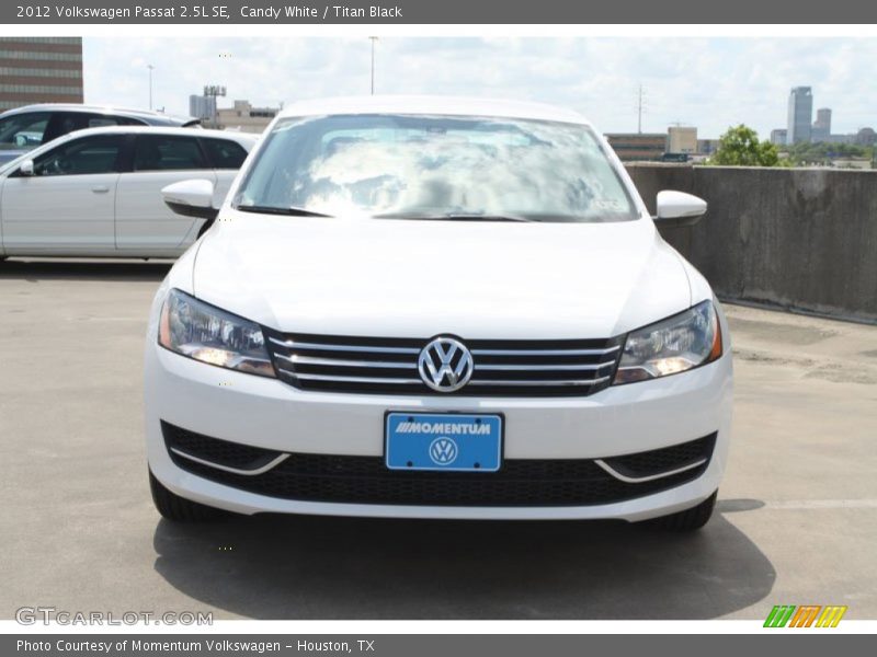 Candy White / Titan Black 2012 Volkswagen Passat 2.5L SE