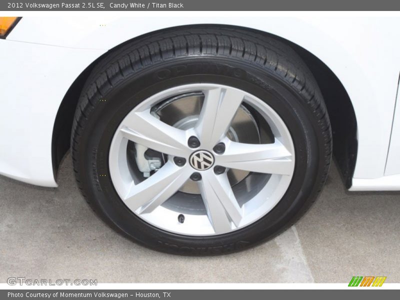 Candy White / Titan Black 2012 Volkswagen Passat 2.5L SE
