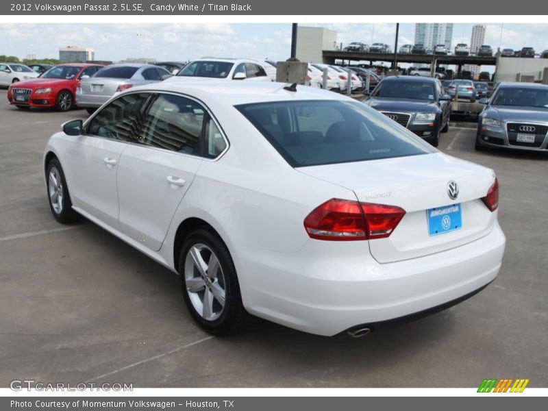 Candy White / Titan Black 2012 Volkswagen Passat 2.5L SE