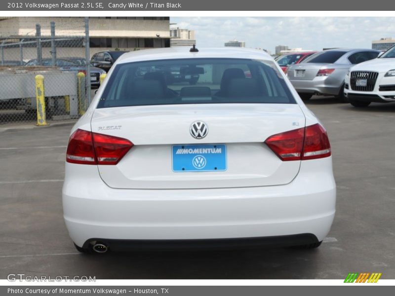 Candy White / Titan Black 2012 Volkswagen Passat 2.5L SE