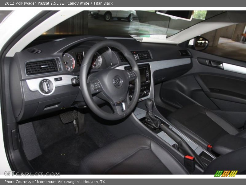Candy White / Titan Black 2012 Volkswagen Passat 2.5L SE