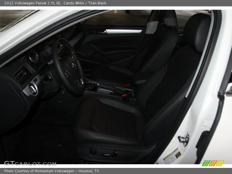 Candy White / Titan Black 2012 Volkswagen Passat 2.5L SE