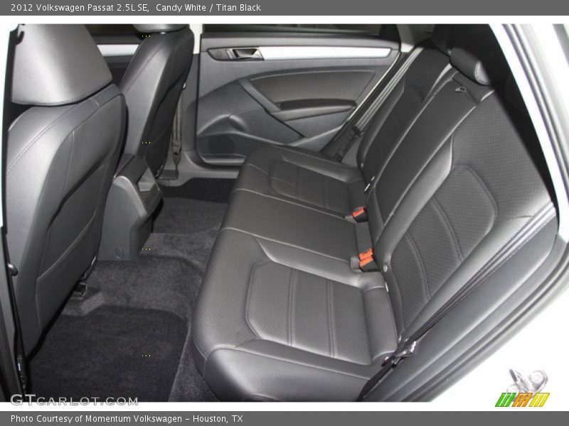 Candy White / Titan Black 2012 Volkswagen Passat 2.5L SE