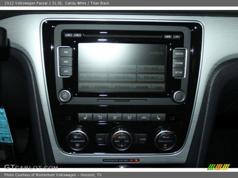 Candy White / Titan Black 2012 Volkswagen Passat 2.5L SE