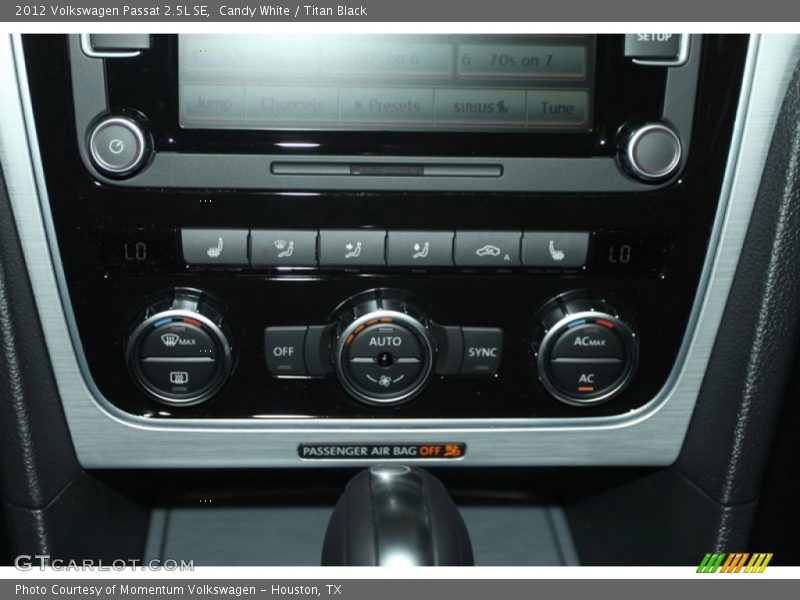 Candy White / Titan Black 2012 Volkswagen Passat 2.5L SE