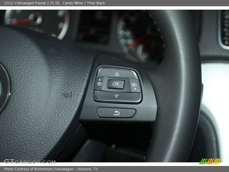 Candy White / Titan Black 2012 Volkswagen Passat 2.5L SE