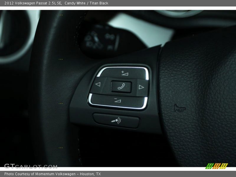 Candy White / Titan Black 2012 Volkswagen Passat 2.5L SE