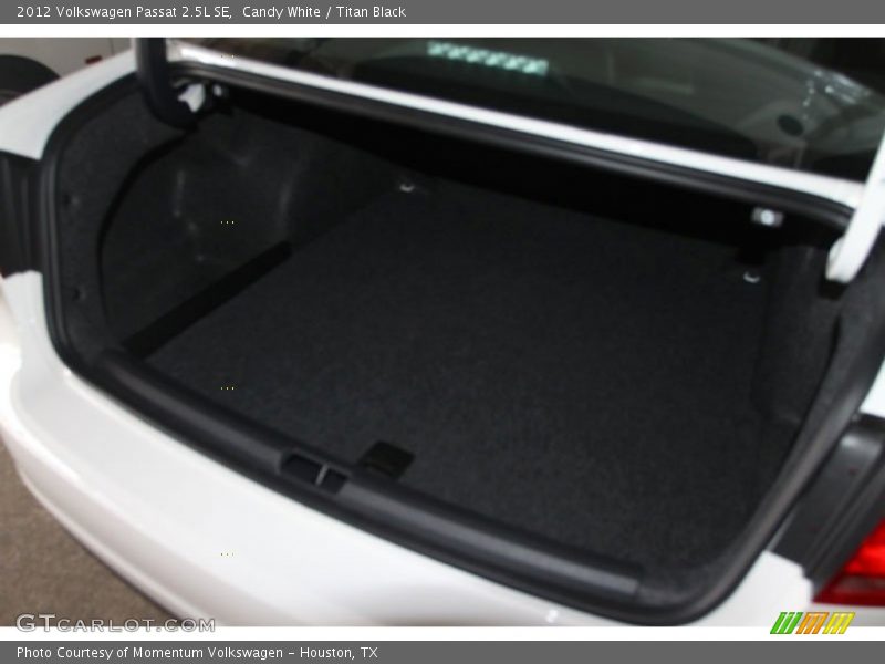 Candy White / Titan Black 2012 Volkswagen Passat 2.5L SE