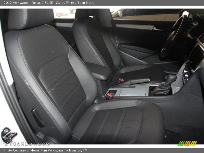 Candy White / Titan Black 2012 Volkswagen Passat 2.5L SE