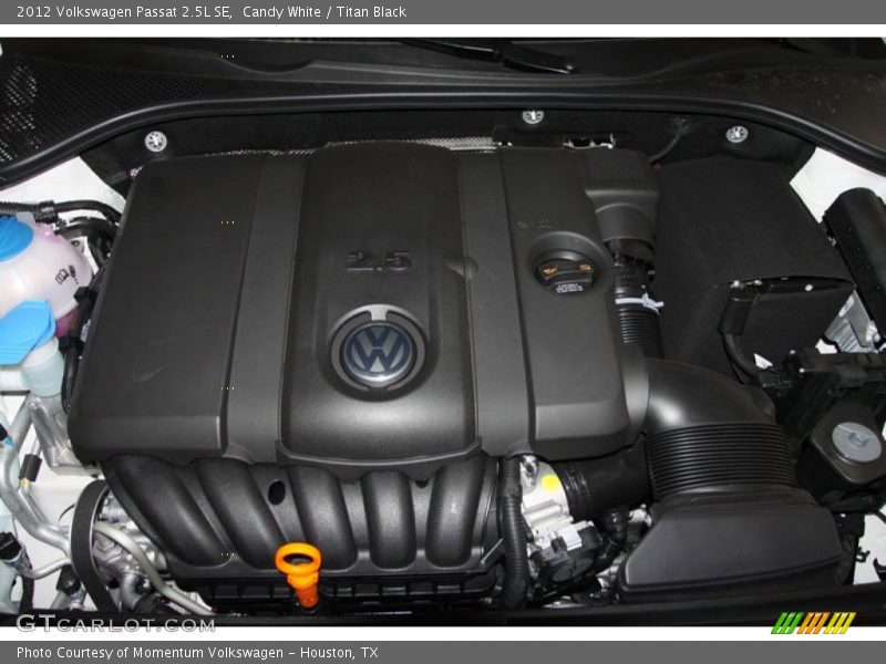 Candy White / Titan Black 2012 Volkswagen Passat 2.5L SE