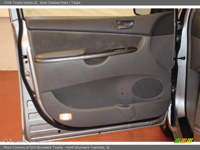 Silver Shadow Pearl / Taupe 2006 Toyota Sienna LE