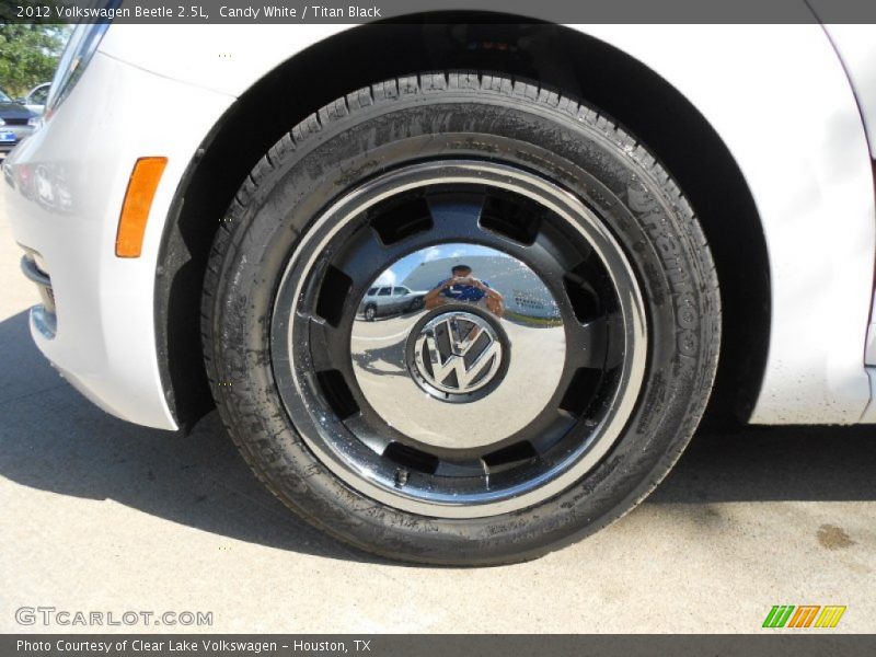 Candy White / Titan Black 2012 Volkswagen Beetle 2.5L