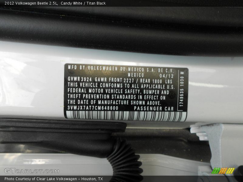 Candy White / Titan Black 2012 Volkswagen Beetle 2.5L