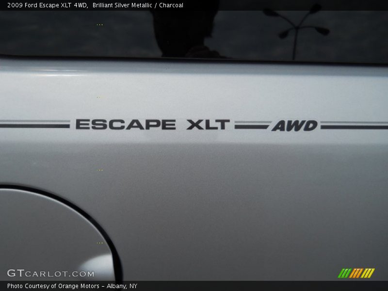 Brilliant Silver Metallic / Charcoal 2009 Ford Escape XLT 4WD