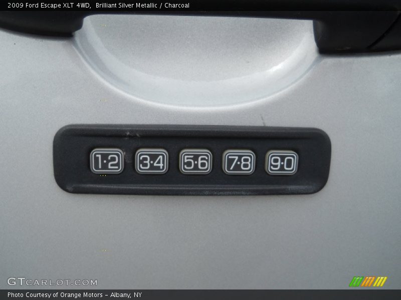 Brilliant Silver Metallic / Charcoal 2009 Ford Escape XLT 4WD