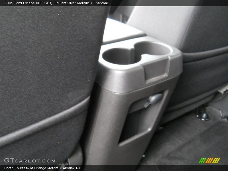 Brilliant Silver Metallic / Charcoal 2009 Ford Escape XLT 4WD