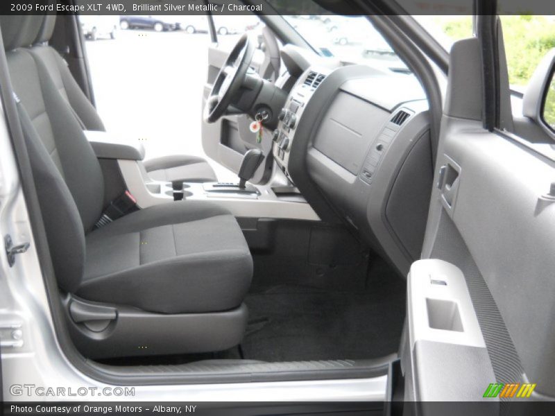Brilliant Silver Metallic / Charcoal 2009 Ford Escape XLT 4WD