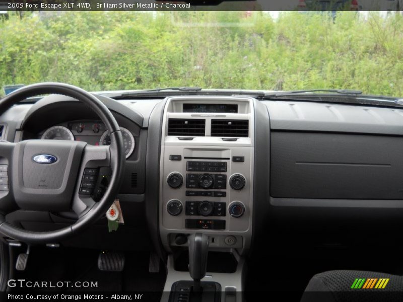 Brilliant Silver Metallic / Charcoal 2009 Ford Escape XLT 4WD