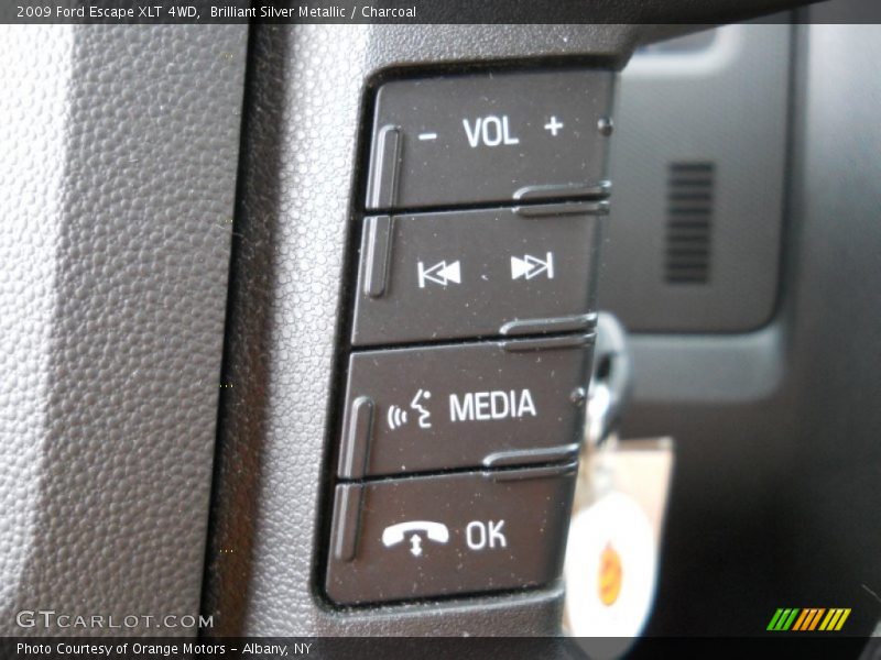 Brilliant Silver Metallic / Charcoal 2009 Ford Escape XLT 4WD