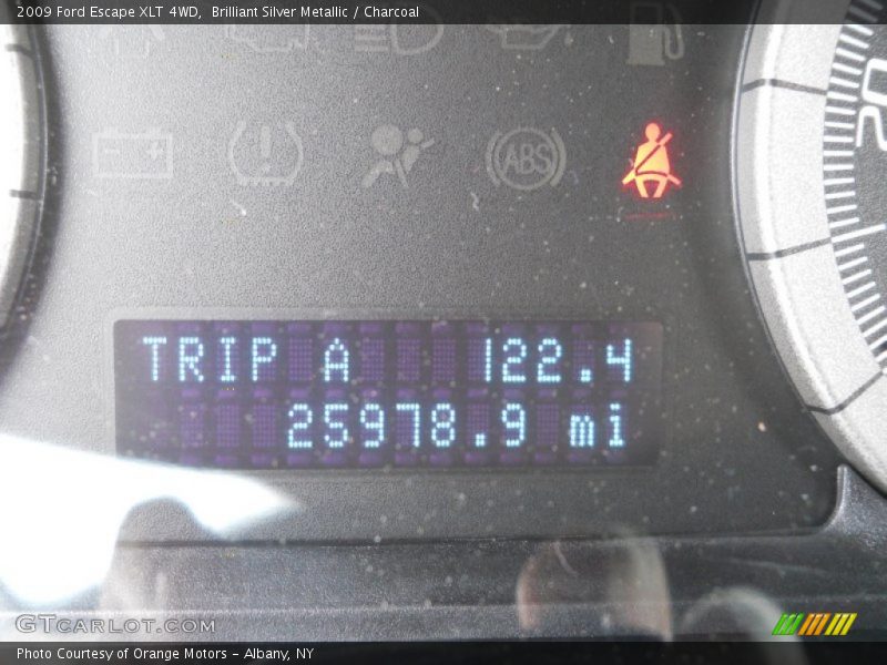Brilliant Silver Metallic / Charcoal 2009 Ford Escape XLT 4WD