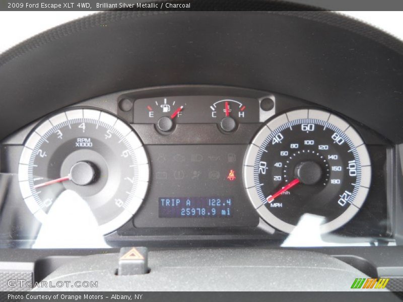 Brilliant Silver Metallic / Charcoal 2009 Ford Escape XLT 4WD