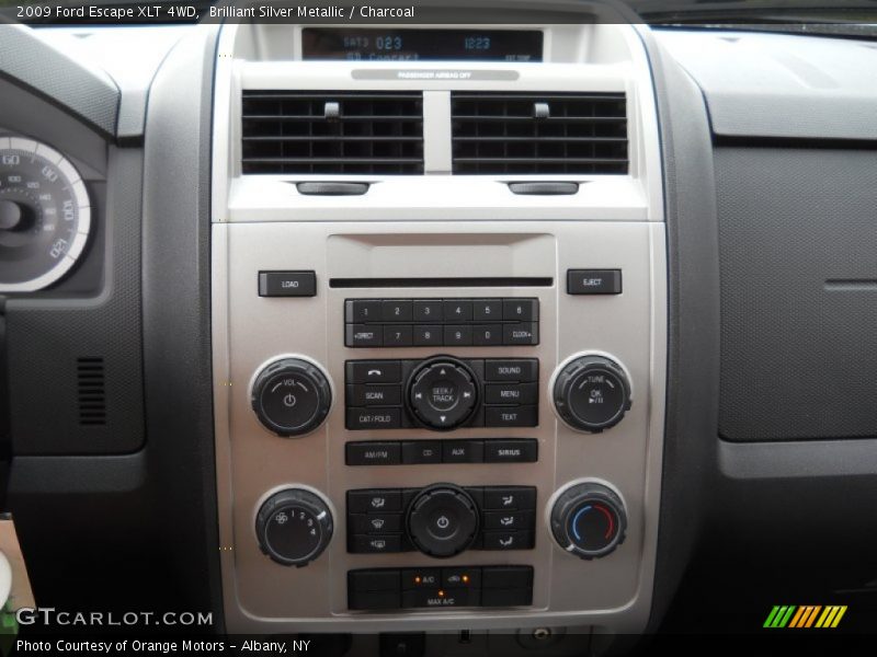Brilliant Silver Metallic / Charcoal 2009 Ford Escape XLT 4WD