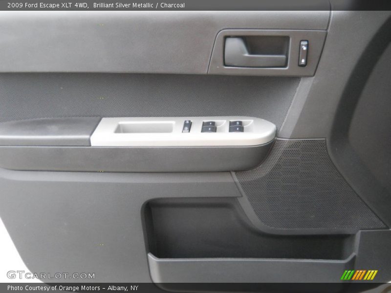 Brilliant Silver Metallic / Charcoal 2009 Ford Escape XLT 4WD