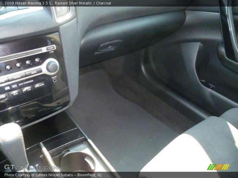 Radiant Silver Metallic / Charcoal 2009 Nissan Maxima 3.5 S