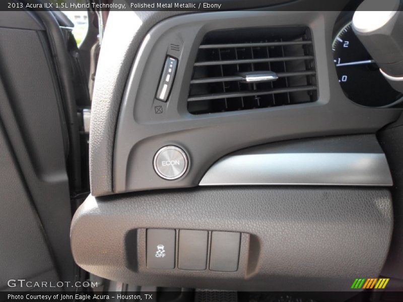 Controls of 2013 ILX 1.5L Hybrid Technology