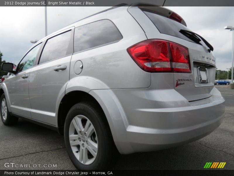Bright Silver Metallic / Black 2012 Dodge Journey SE