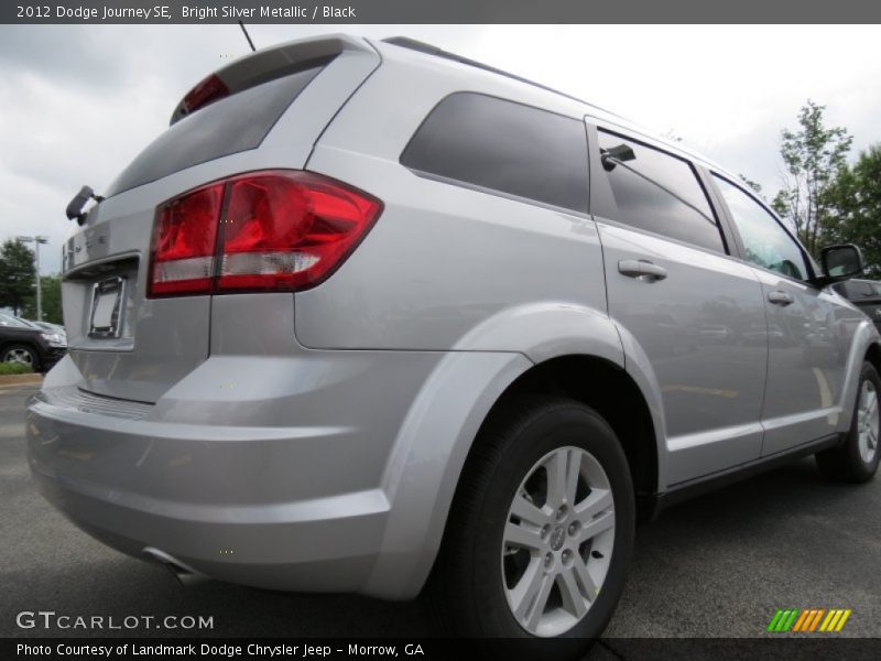 Bright Silver Metallic / Black 2012 Dodge Journey SE