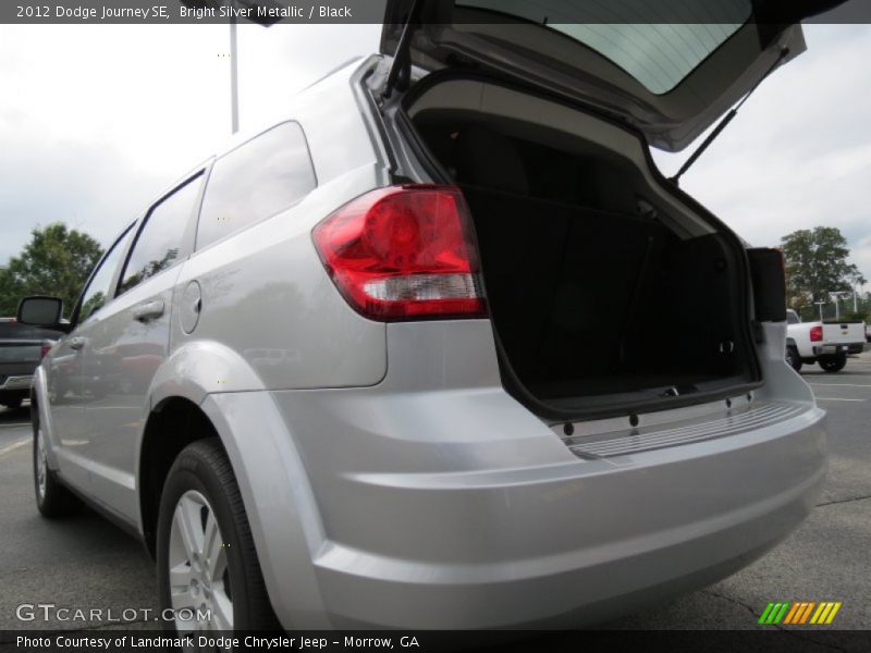 Bright Silver Metallic / Black 2012 Dodge Journey SE