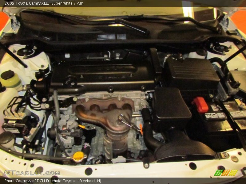 Super White / Ash 2009 Toyota Camry XLE