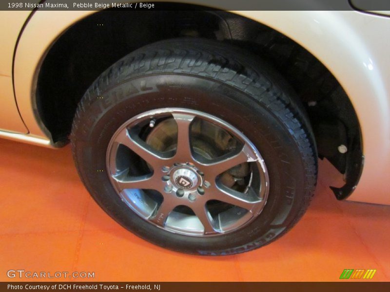 Pebble Beige Metallic / Beige 1998 Nissan Maxima