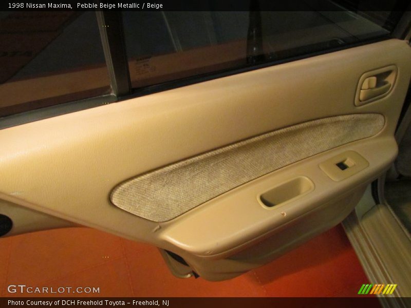 Pebble Beige Metallic / Beige 1998 Nissan Maxima