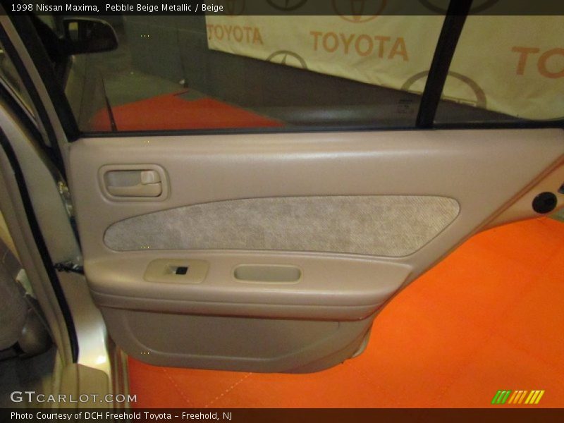 Pebble Beige Metallic / Beige 1998 Nissan Maxima