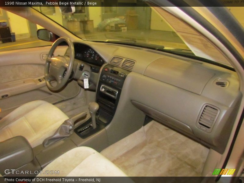 Pebble Beige Metallic / Beige 1998 Nissan Maxima